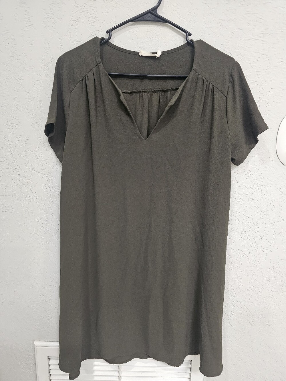 Lush Olive Green Shift Dress Women's Medium Lightweight V-Neck Dress Pockets